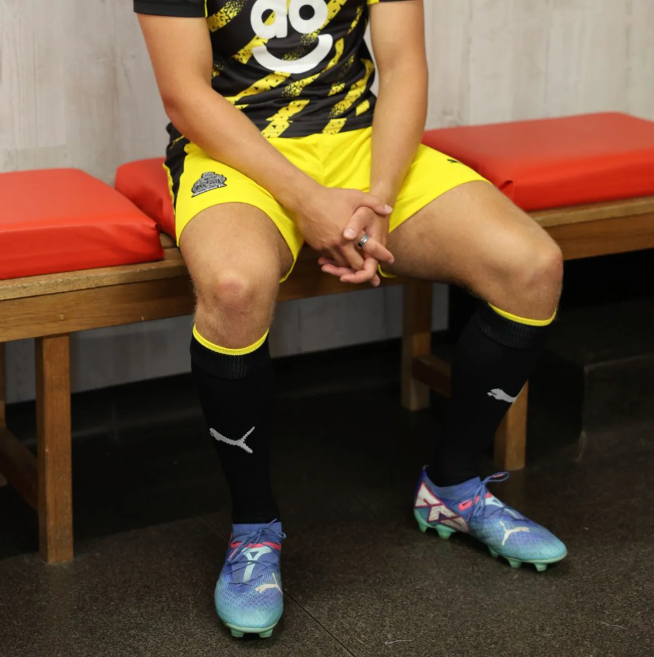 2025/26 Away Socks - Image 2